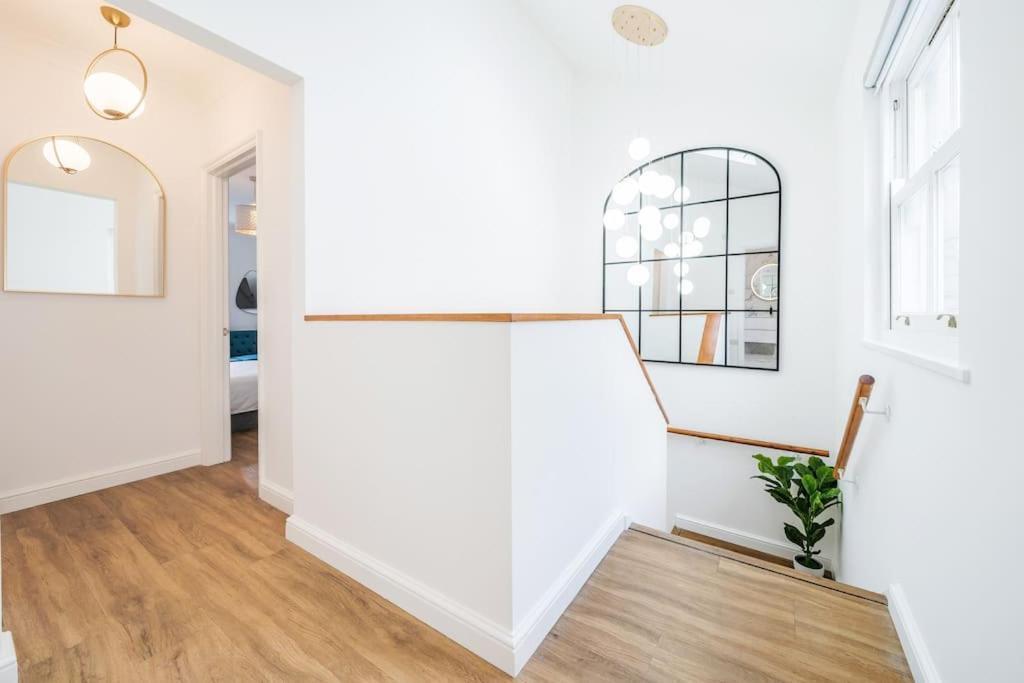 Villa House 10 Mins To Tower Bridge Hot Tub & Parking Londres Exterior foto