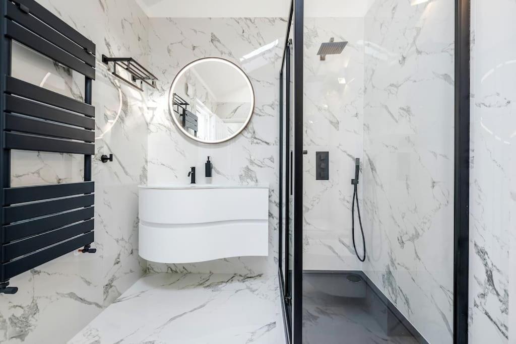 Villa House 10 Mins To Tower Bridge Hot Tub & Parking Londres Exterior foto