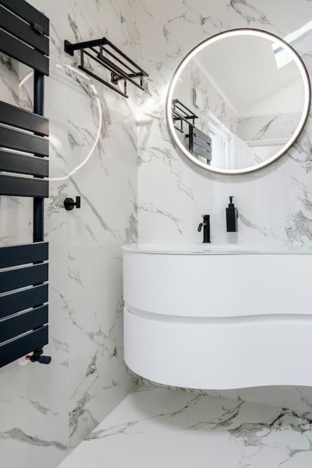 Villa House 10 Mins To Tower Bridge Hot Tub & Parking Londres Exterior foto
